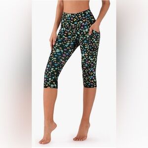 ODODOS Women's High Waisted Yoga Capris with Pockets. Size large.